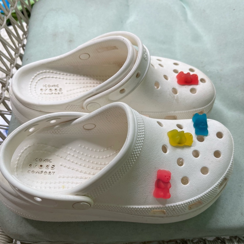 White Crocs platform (Cutie Crush) size 4 junior with jibitz